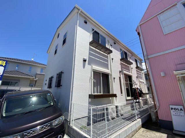 建物外観　2021年12月築。都賀駅徒歩8分の位置に立地してます