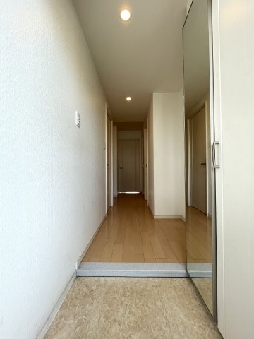 玄関　メゾンクラウン鷺洲　玄関