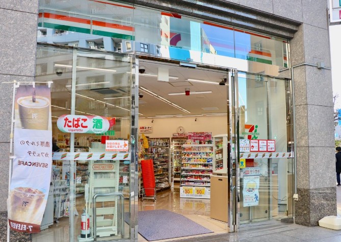 コンビニ　セブンイレブン中央区入船3丁目店（コンビニ）まで78m