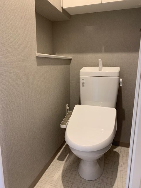 トイレ　※カラータイプ異なります