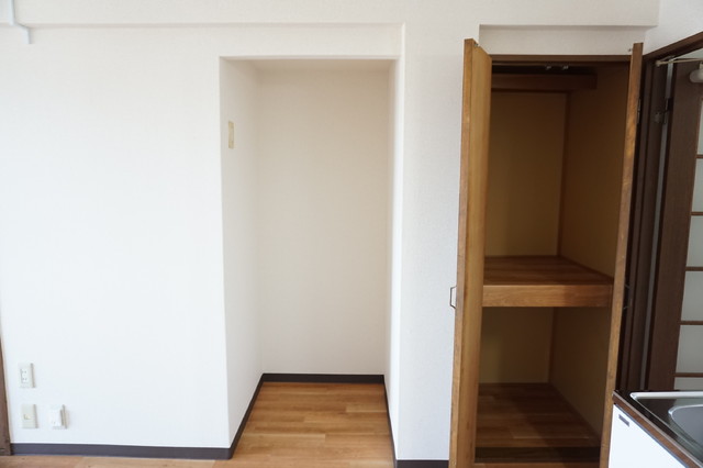 収納　冷蔵庫置き場・収納