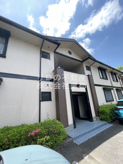 建物外観　周辺はスーパーやコンビニがあり、お買い物便利！