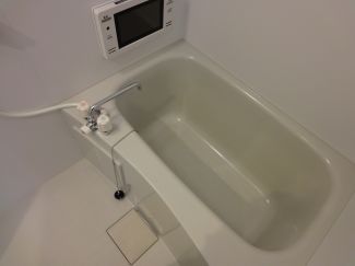 バス・シャワールーム　同マンション別タイプの写真掲載。 お風呂にテレビ付いてます。