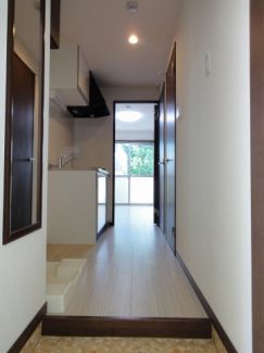 玄関　同マンション別タイプの写真掲載。