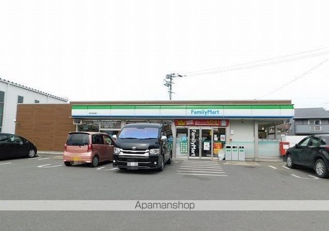 コンビニ　ファミリーマート（コンビニ）まで60m