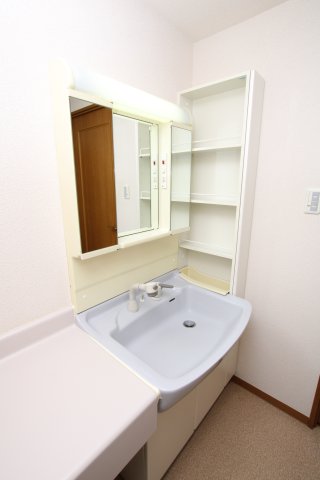 洗面設備　同物件、他のお部屋の写真です。