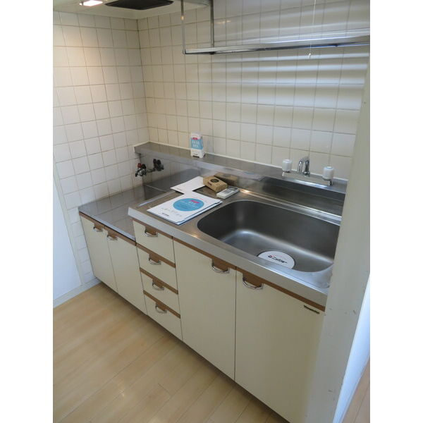 キッチン　※写真は同じマンションの違う部屋のものになります。