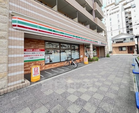 コンビニ　セブンイレブン　JR塚口駅前店（コンビニ）まで108m