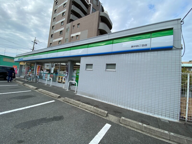 コンビニ　ファミリーマート巽中四丁目店（コンビニ）まで266m