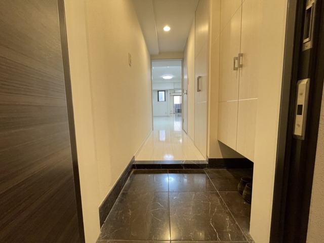 玄関　※別部屋の参考写真です。