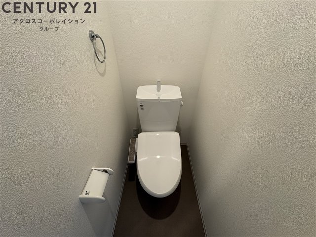 トイレ　温水洗浄便座付きのトイレです♪