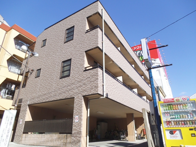 建物外観　鉄骨造の4階建て♪