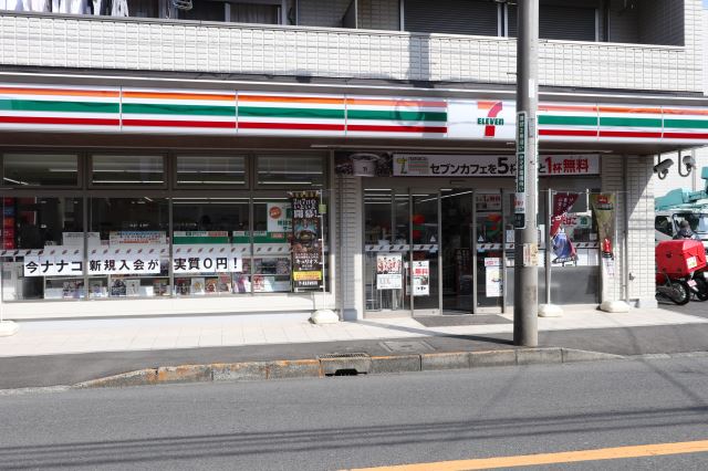 コンビニ　セブンイレブン（コンビニ）まで420m