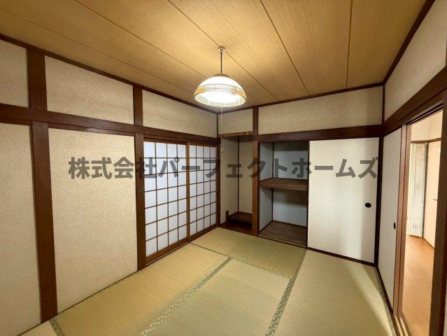 居室・リビング　落ち着いた雰囲気の和室付きです