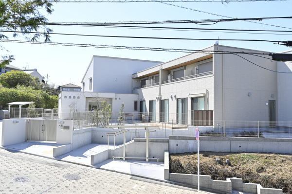 幼稚園・保育園　ポピンズナーサリースクールあざみ野（幼稚園・保育園）まで380m