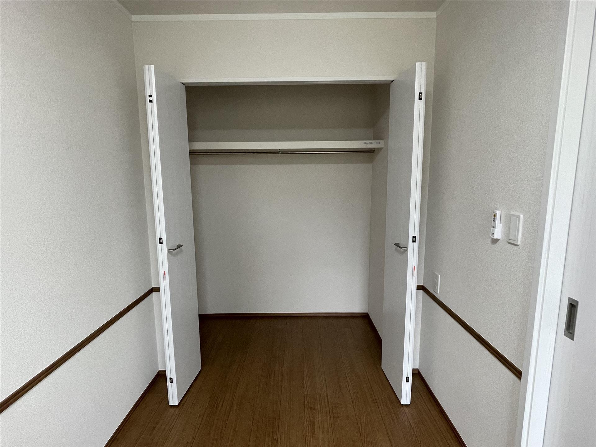収納　両開きの収納スペースは使いやすいですね