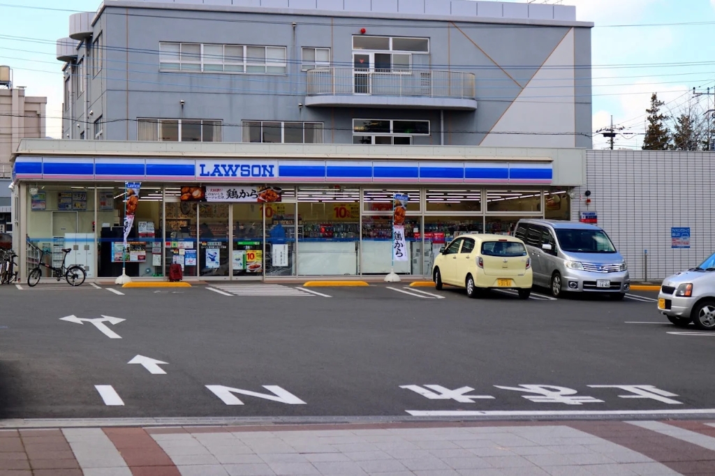 コンビニ　ローソン 厚木緑ケ丘二丁目店（コンビニ）まで321m