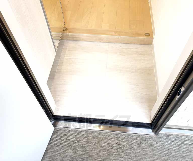 玄関　玄関はコチラです