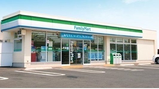 コンビニ　ファミリーマート（コンビニ）まで1000m
