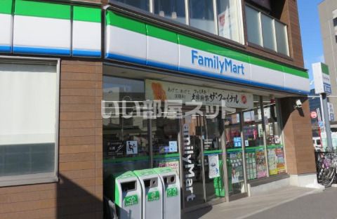 コンビニ　ファミリーマート 昭和八雲町店（コンビニ）まで830m