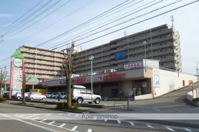 スーパー　サンピア泉ケ丘ショッピングセンター（スーパー）まで317m