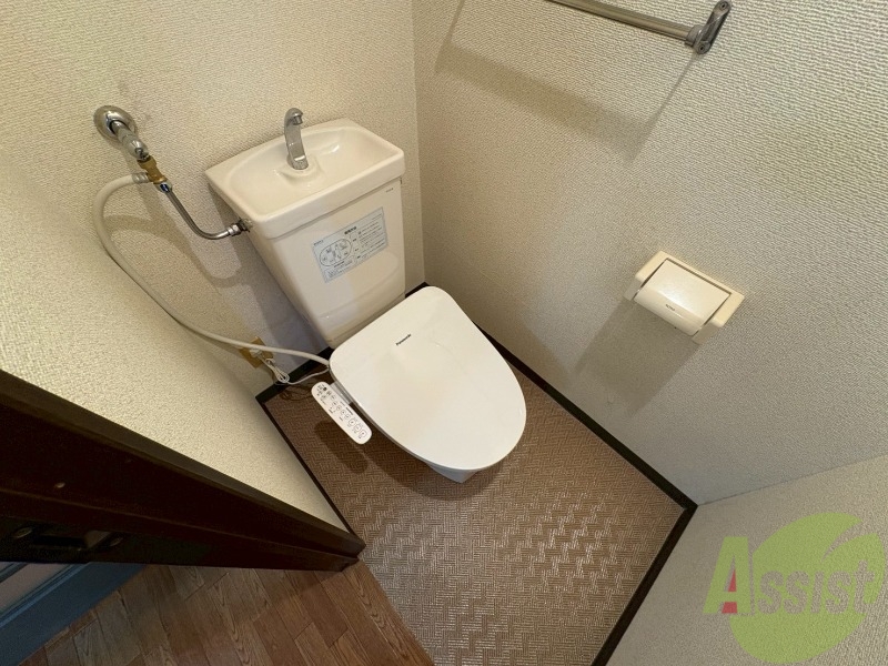 トイレ　こちらはトイレです。清潔感があり、安心して使用できます。