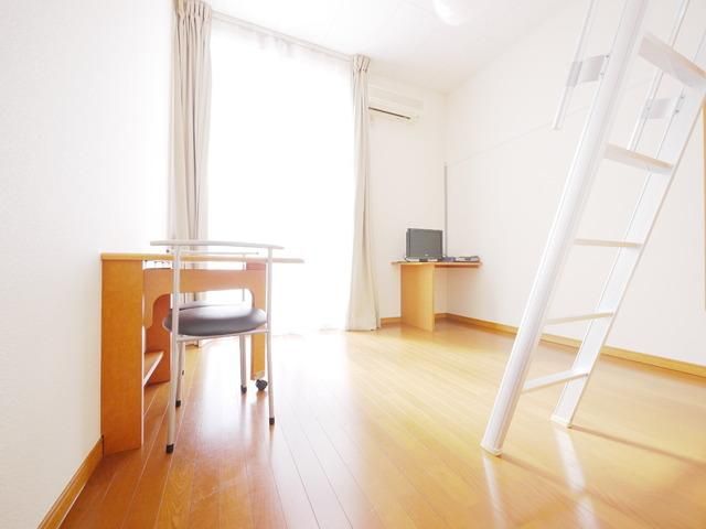 居室・リビング　★人気の家具・家電付き物件です★
