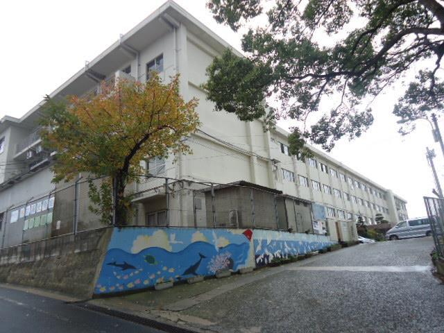 中学校　本城中学校（中学校）まで720m