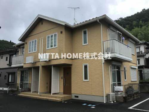 建物外観　軽量鉄骨造のアパート◇外部物置が付いています◎