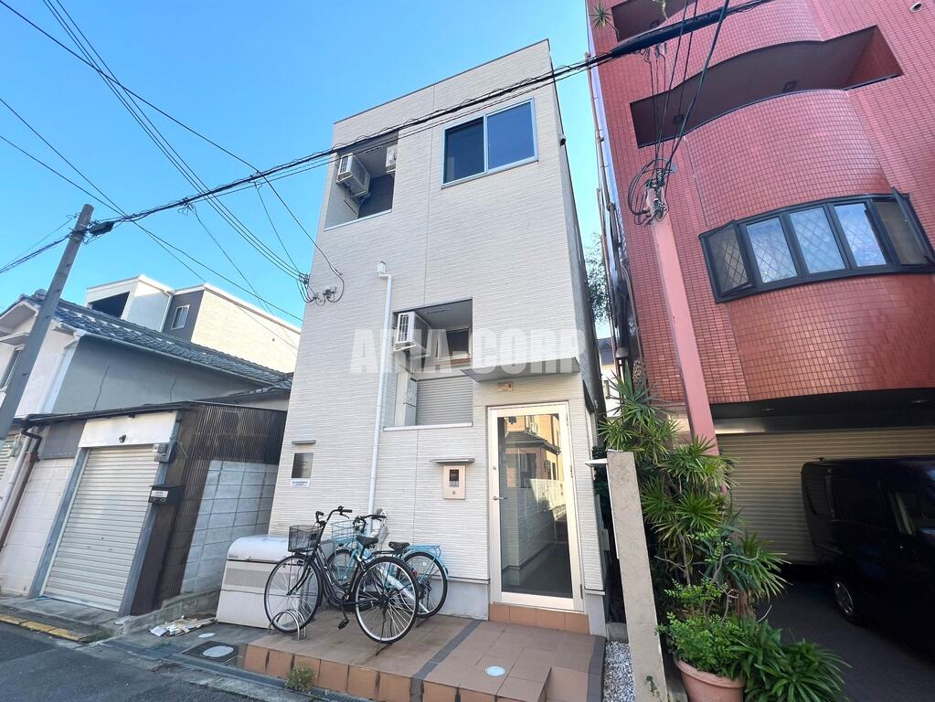 建物外観　2017年完成、大手ハウスメーカー施工のデザイナーズアパート