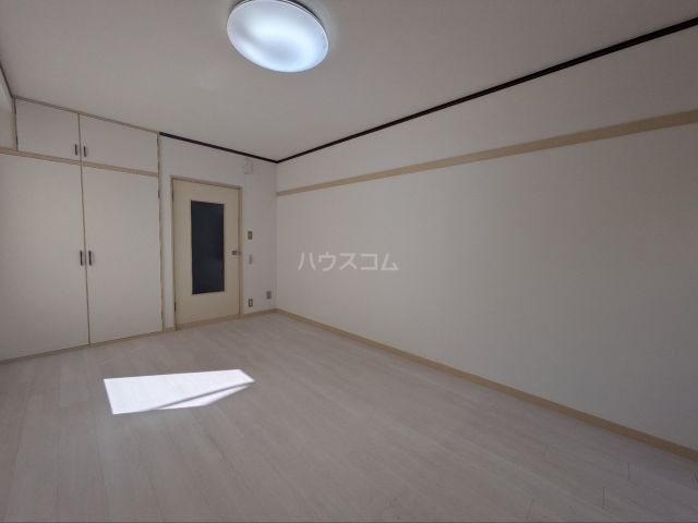 ジュネス大倉山の居間写真
