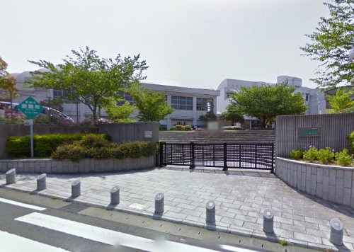小学校　長崎市立桜が丘小学校（小学校）まで225m