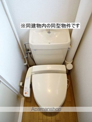 ＪＲ東海道本線 浜松駅 バス乗車時間：15分 最寄りバス停で下車 徒歩1分 3階建 築38年のトイレ写真