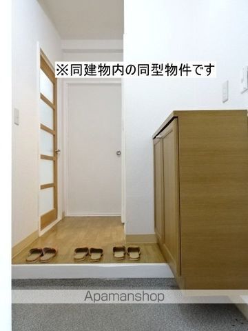 ＪＲ東海道本線 浜松駅 バス乗車時間：15分 最寄りバス停で下車 徒歩1分 3階建 築38年の玄関写真