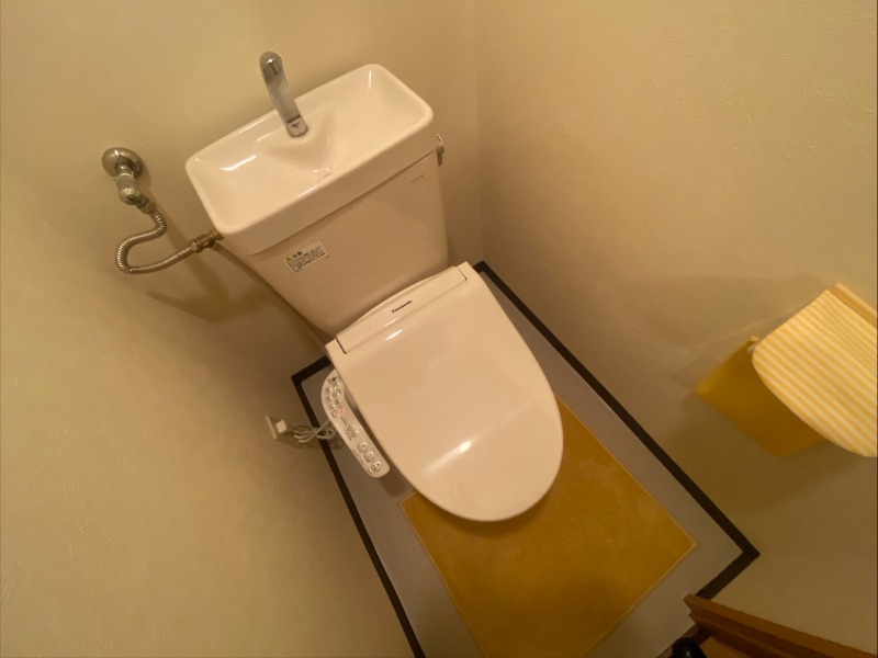 トイレ　こちらはトイレです。清潔感があり、安心して使用できます。