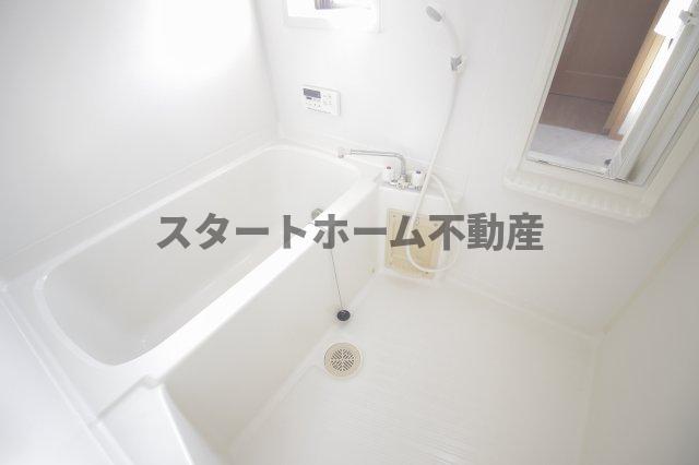 バス・シャワールーム　コンパクトで使いやすいお風呂です