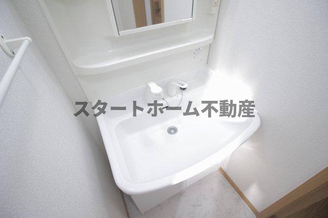 洗面設備　コンパクトで使いやすい洗面所