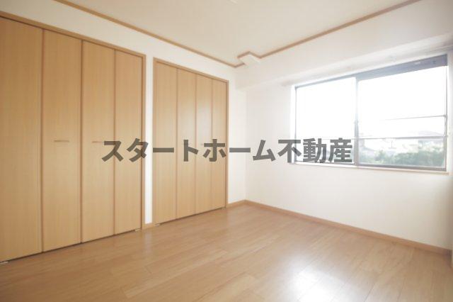 その他部屋・スペース　落ち着いて過ごせるお部屋なので、寝室にいかがでしょうか
