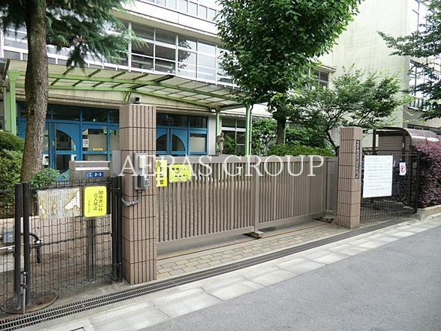 小学校　北区立王子第三小学校（小学校）まで437m