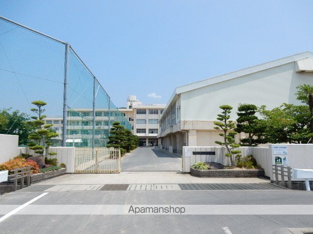中学校　高島中学校（中学校）まで1900m
