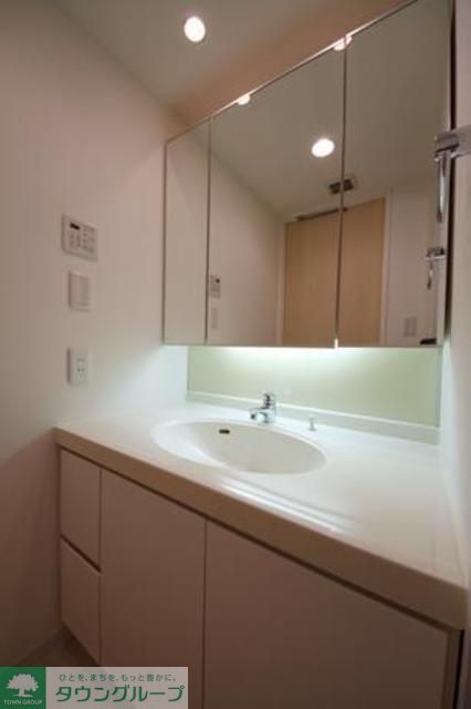 洗面設備　※写真は同タイプ住戸です。