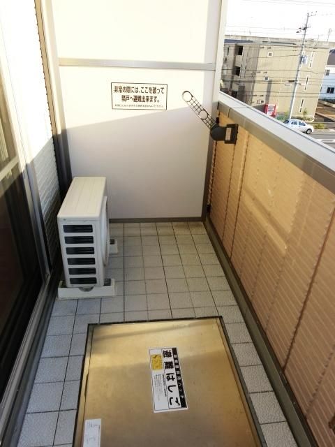 バルコニー　バルコニー（同建物内別号室撮影）