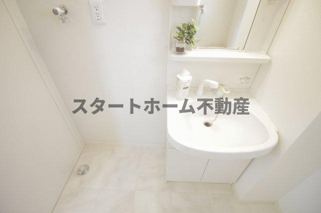 洗面設備　コンパクトで使いやすい洗面所
