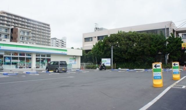 コンビニ　ファミリーマート松山湘南江ノ島店（コンビニ）まで994m