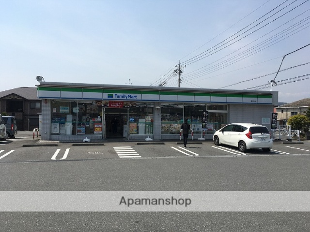 コンビニ　ファミリーマート（コンビニ）まで493m
