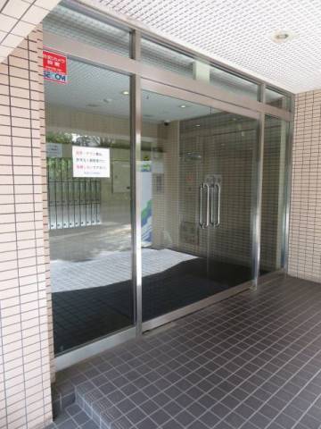 エントランス　防犯カメラ付き