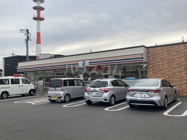 コンビニ　セブン-イレブン名古屋烏森町８丁目店（コンビニ）まで374m