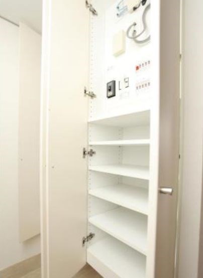 玄関　弊社は全物件が仲介手数料半月分+税でご紹介可能です。