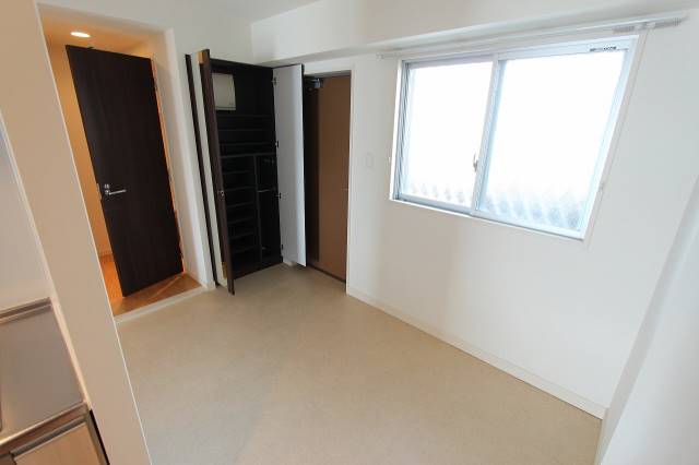 玄関　※４０４号室の写真になります。