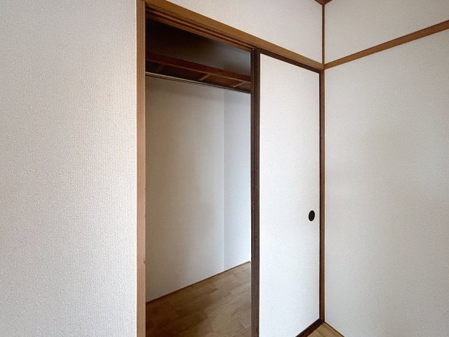 収納　掲載写真は同型の左右反転の部屋を掲載しております。仕様等が異